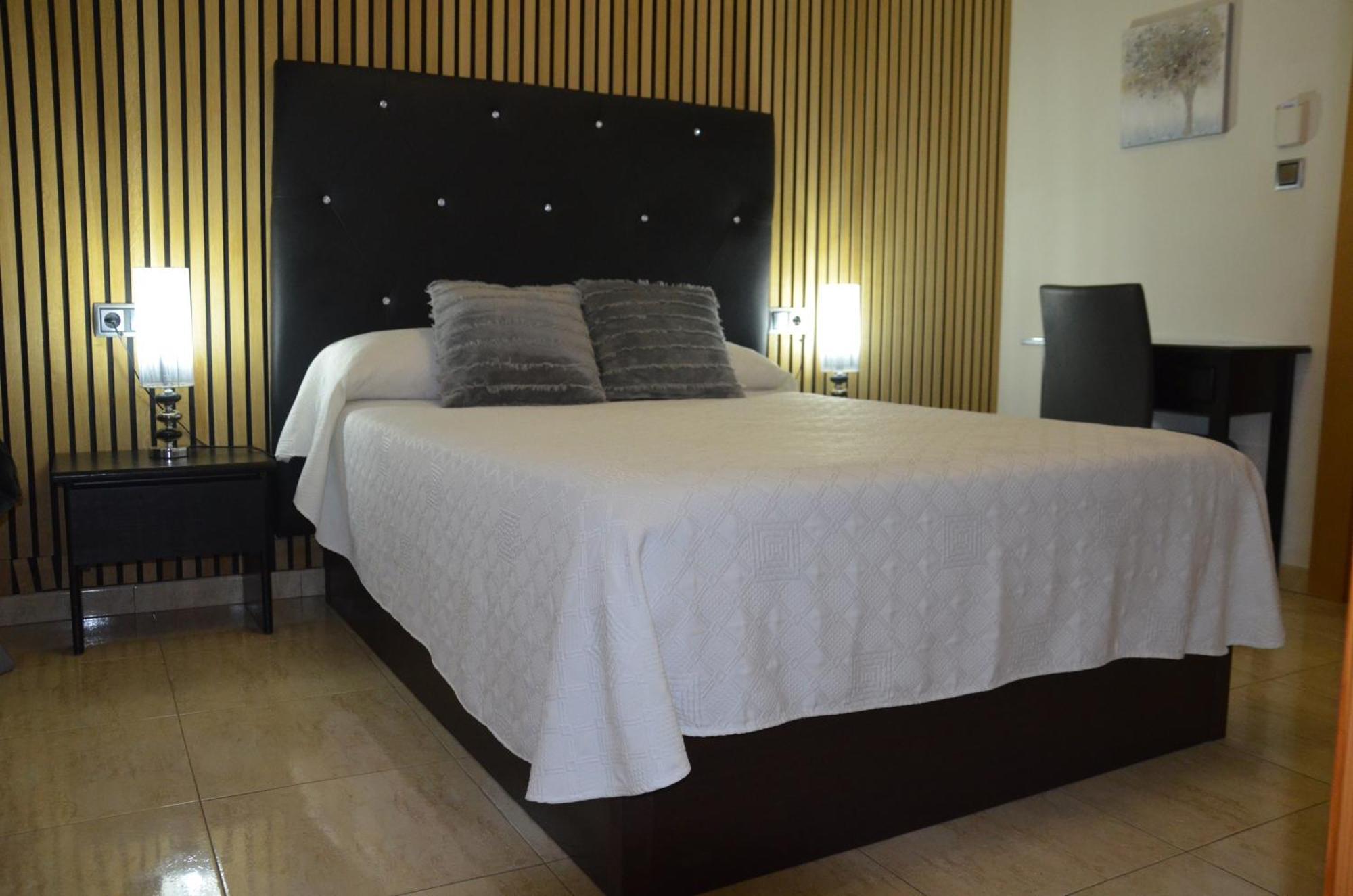 Hostal Mont Royal Alicante Exterior foto