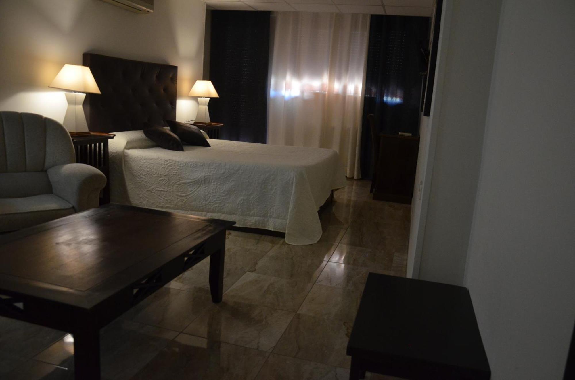 Hostal Mont Royal Alicante Exterior foto