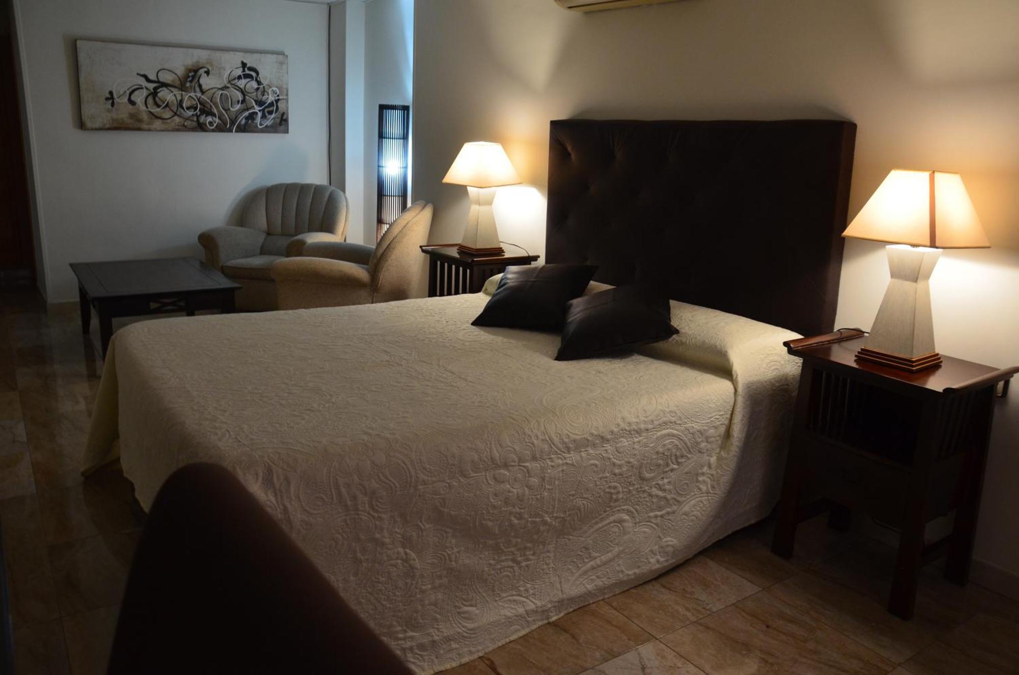 Hostal Mont Royal Alicante Exterior foto